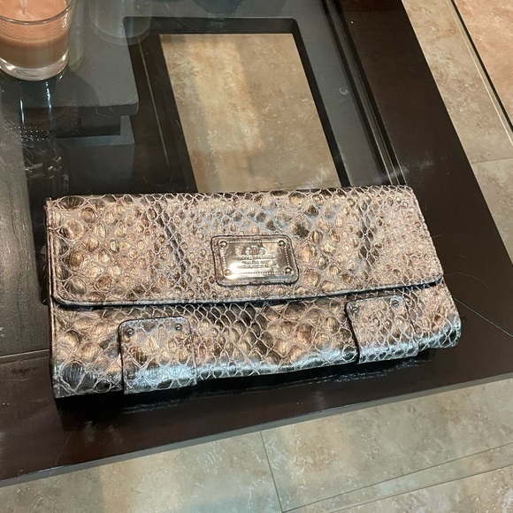 Elite Models Fashion Silver Crocodile Embossed Clutch - Picture 2 of 10